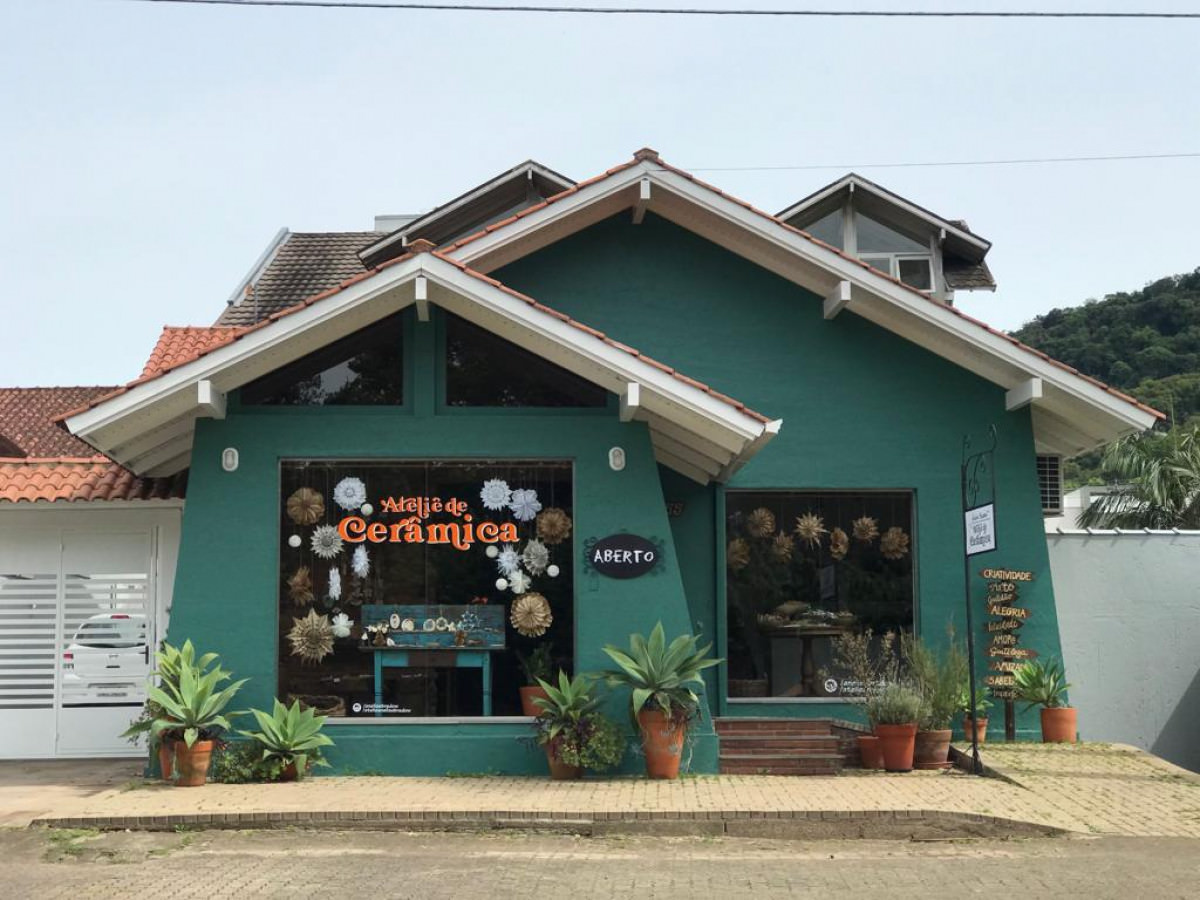No local, há peças cerâmicas únicas